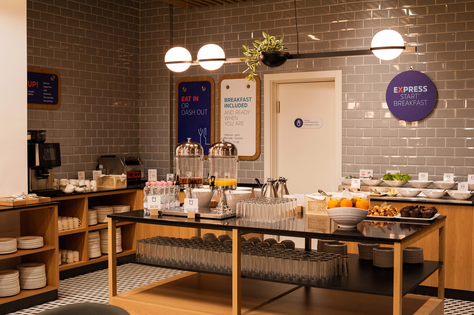 Отель Holiday Inn Express Avlabari