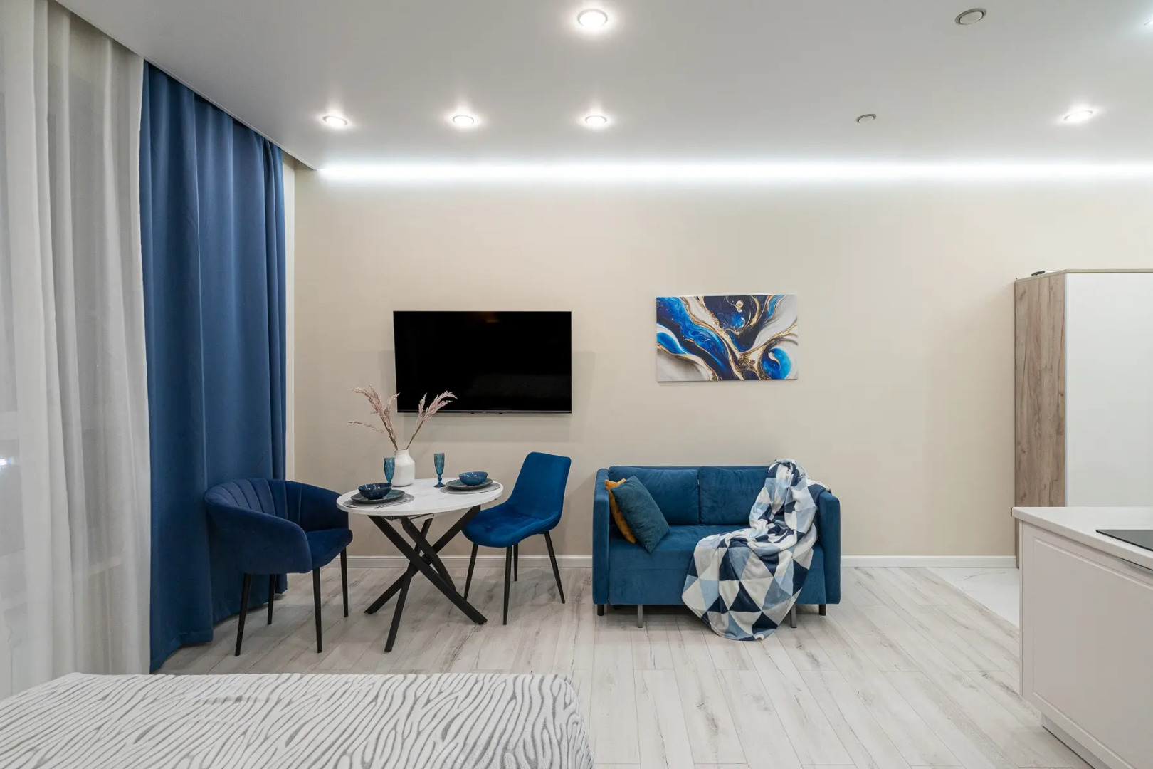 Квартира Студия Люкс в Синих Тонах