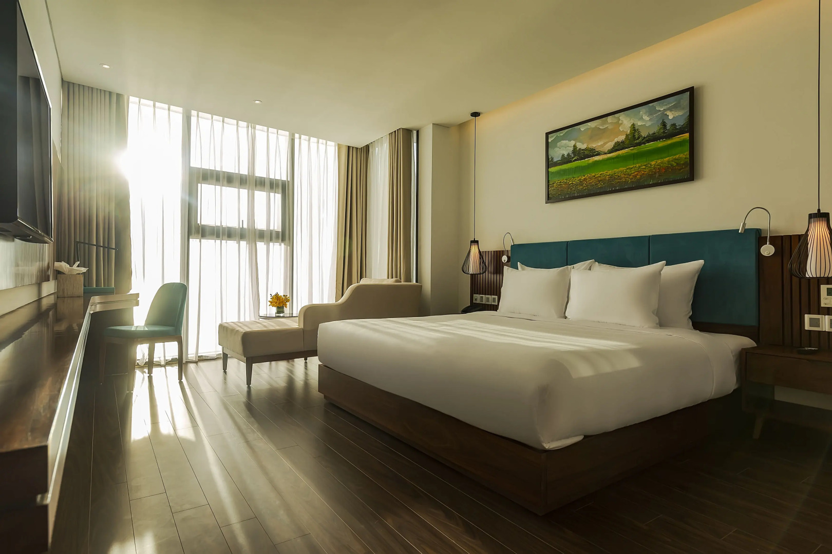 Отель Maximilan Danang Beach