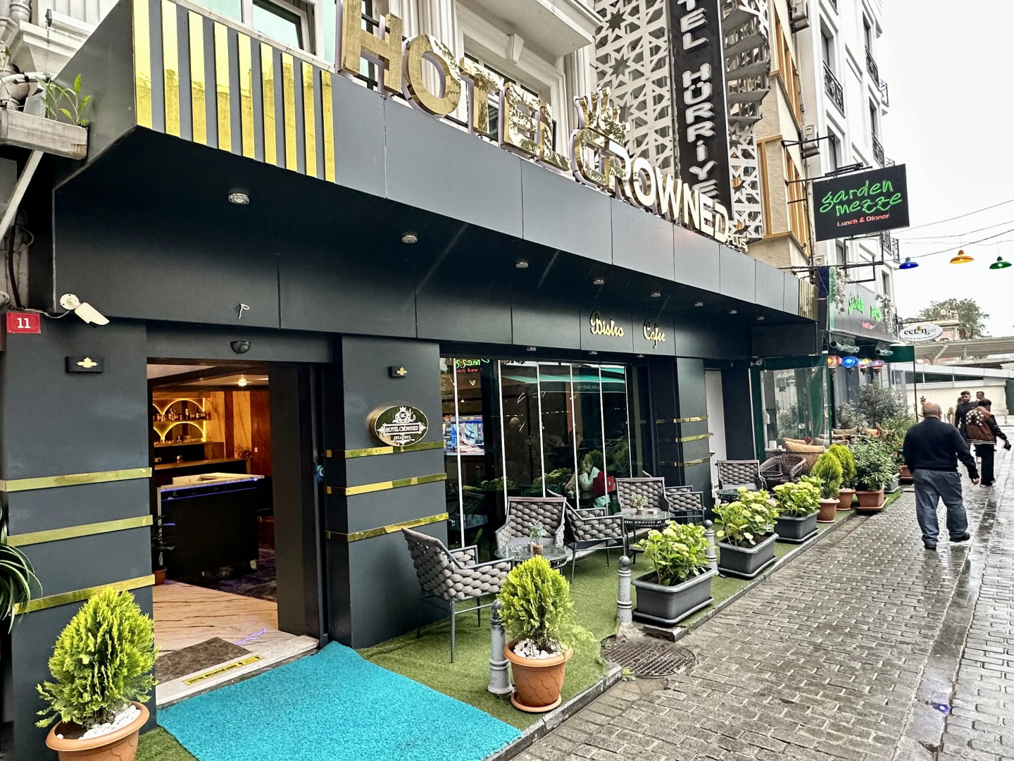 Отель Crowned Plus Hotel