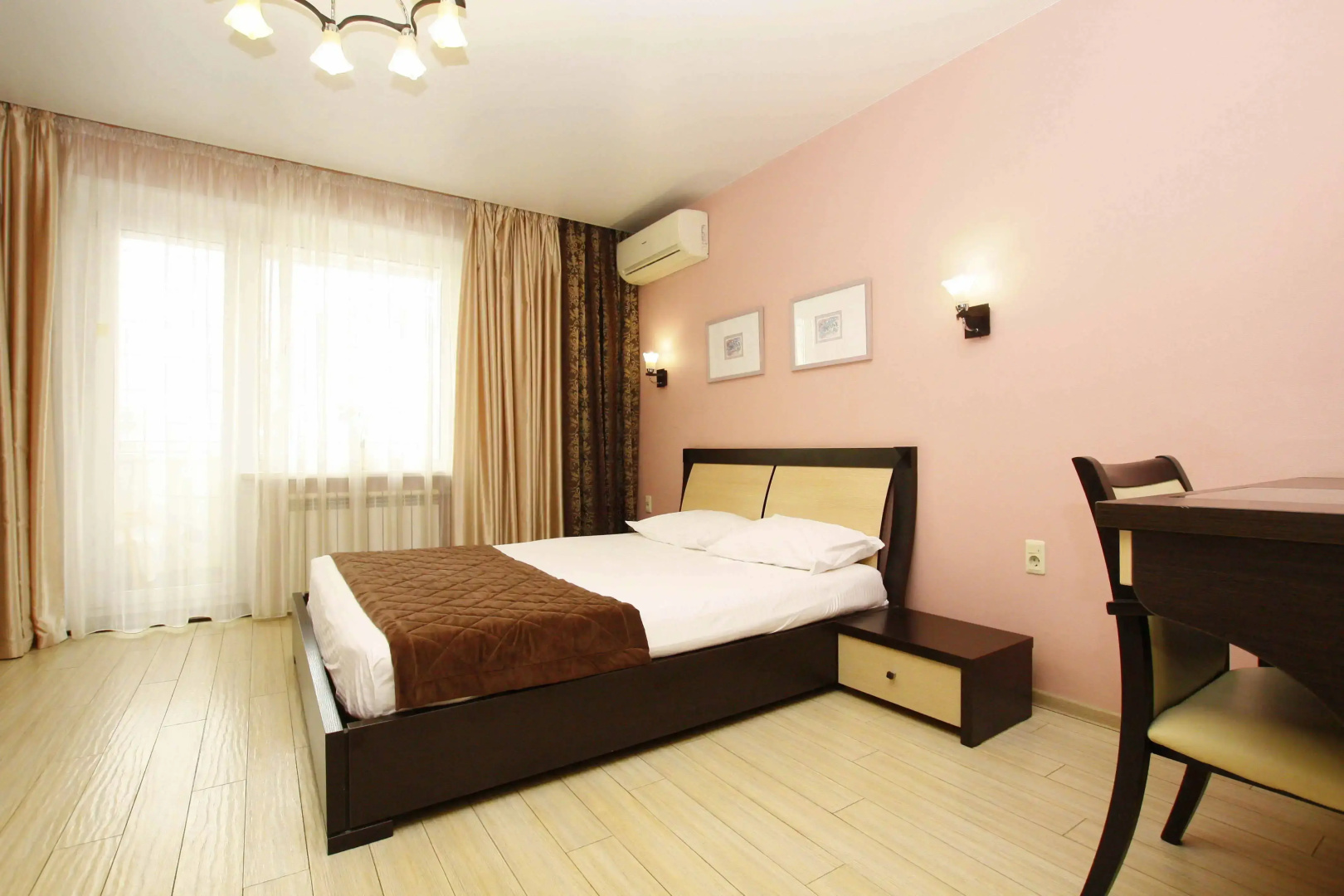 Альт Апартаменты студио с 2 спальнями (003)