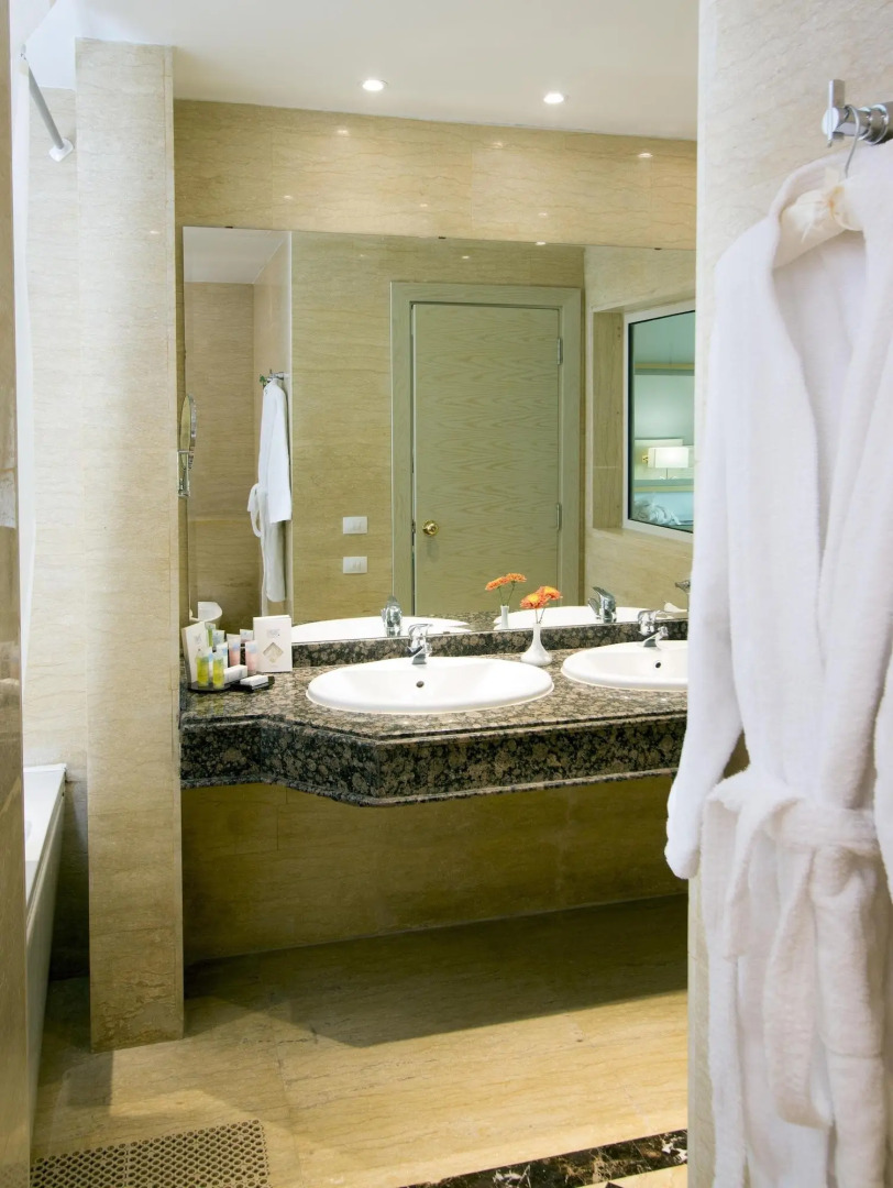 Курортный Отель Swiss Inn Pyramids Golf Resort