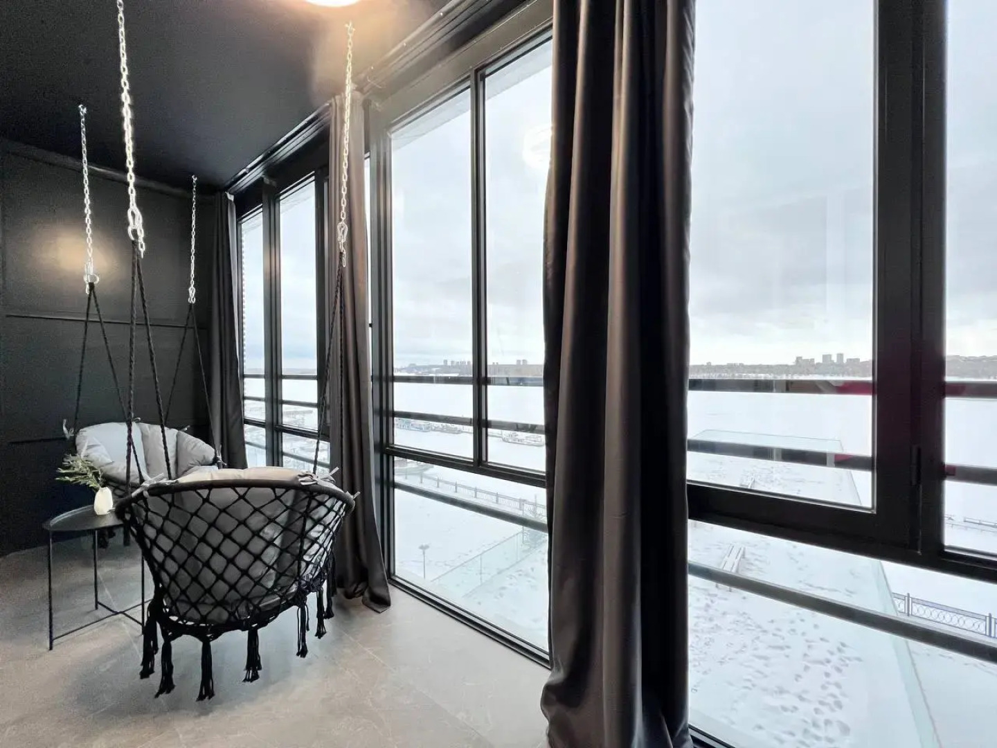 Апартаменты УHИKAЛЬНAЯ СTУДИЯ С МИНИ-БАСCЕЙHОМ НA ДВOИХ!