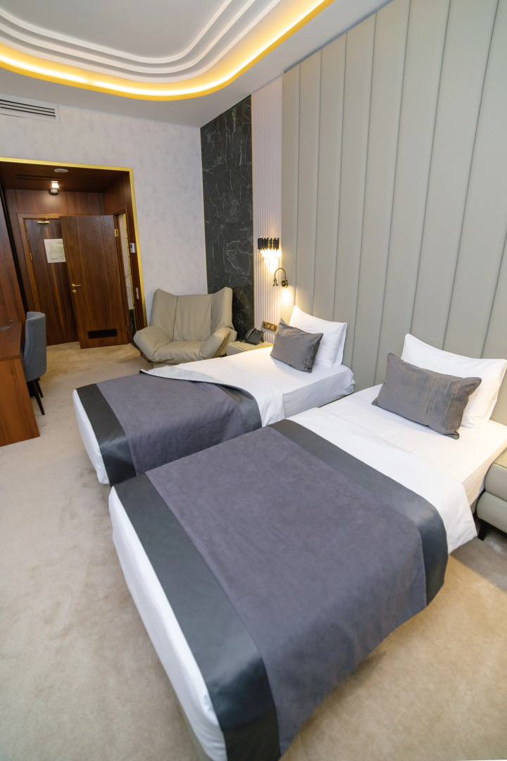 Отель Довгий