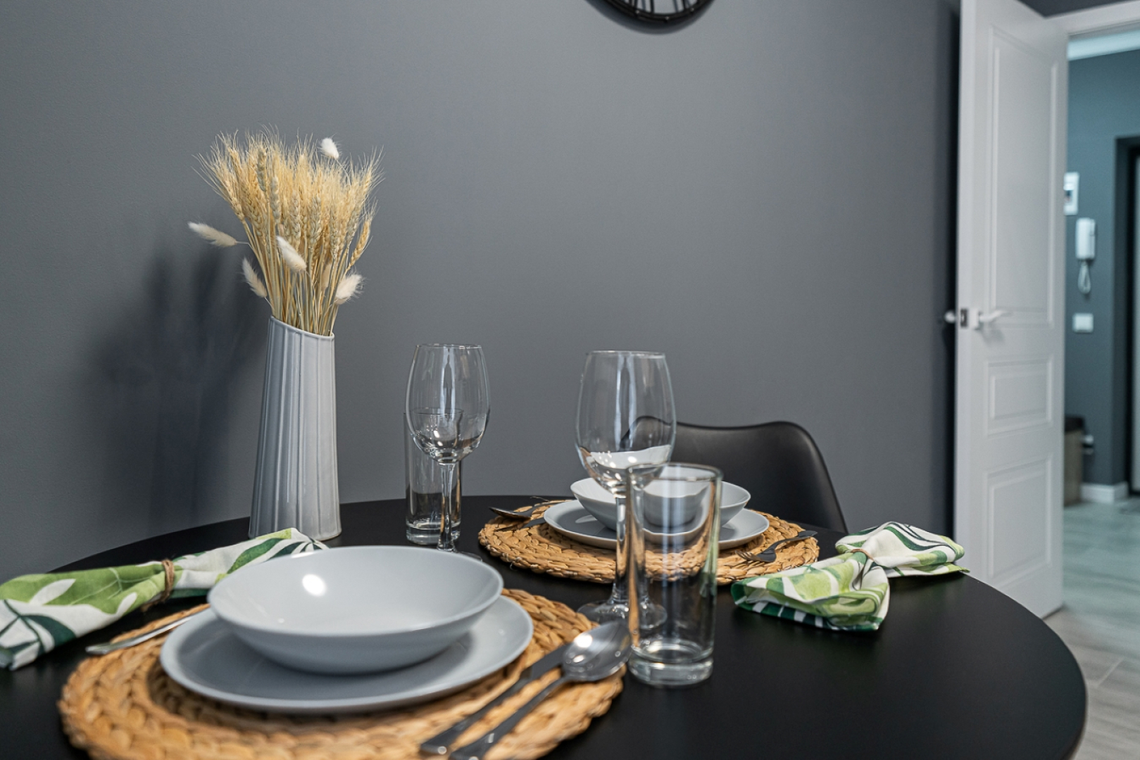 Апартаменты Чёрное дерево 2.0