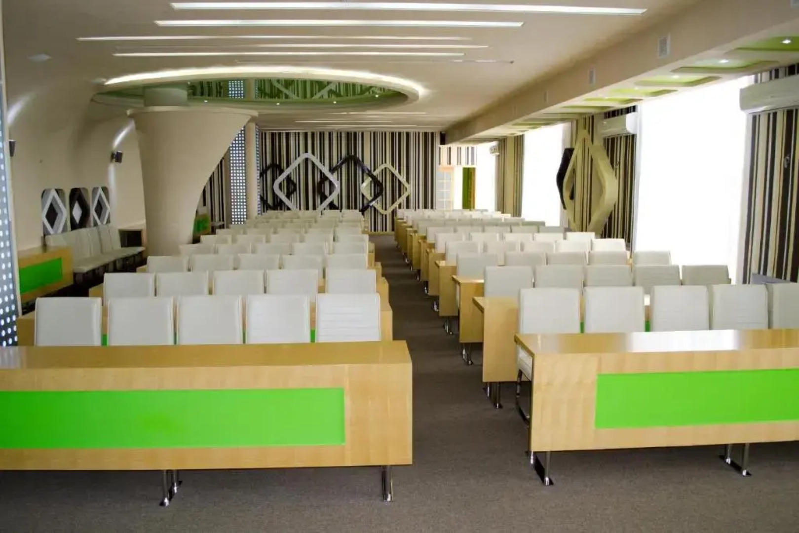 Отель Шайни Ривер