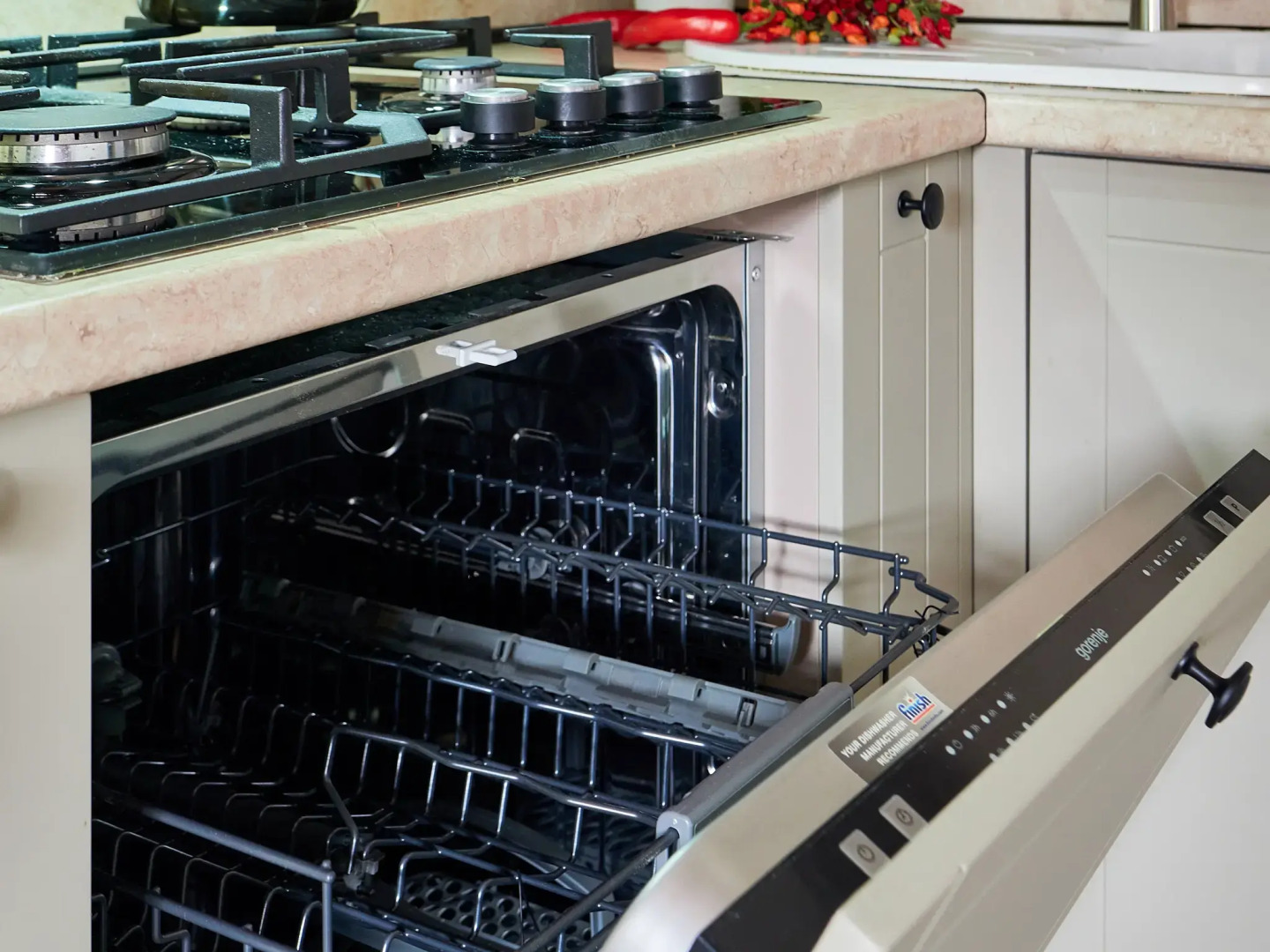 Апартаменты Ирис от Ирины Савельевой В центре города у Каскадной лестницы С завораживающим видом на Боргустанский хребет 6 этаж