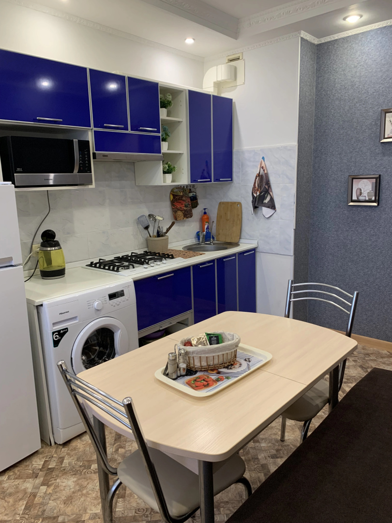 Квартира с Балконом на Строителей 28