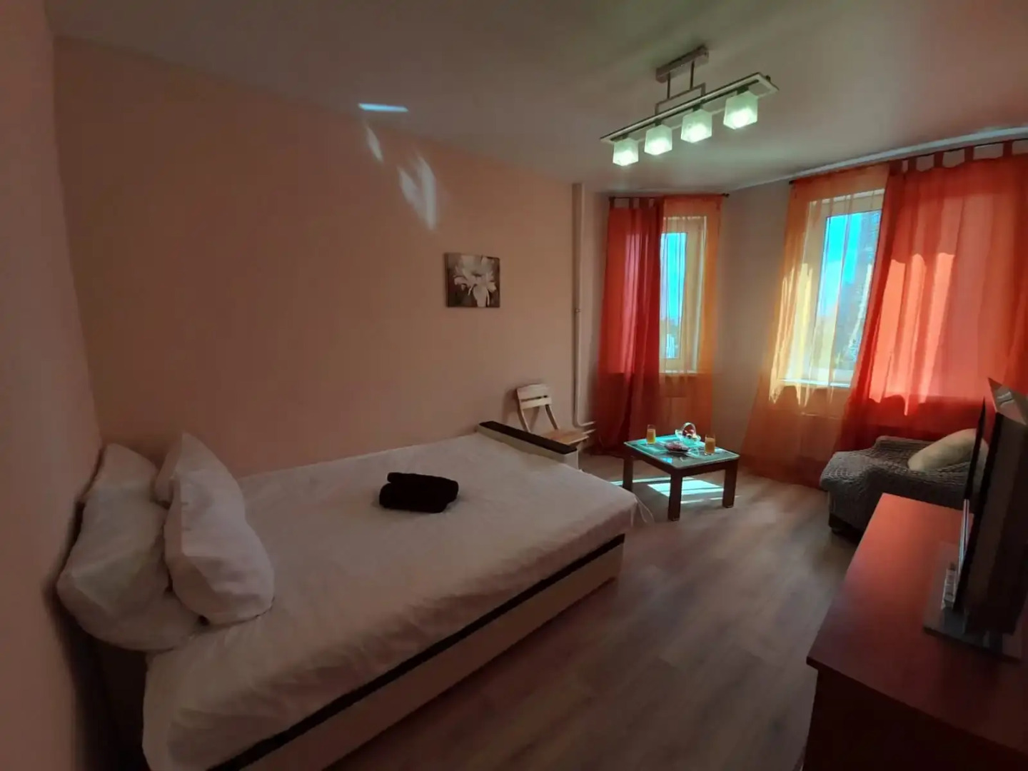 Апартаменты 1-комнатные с балконом на двенадцатом этаже