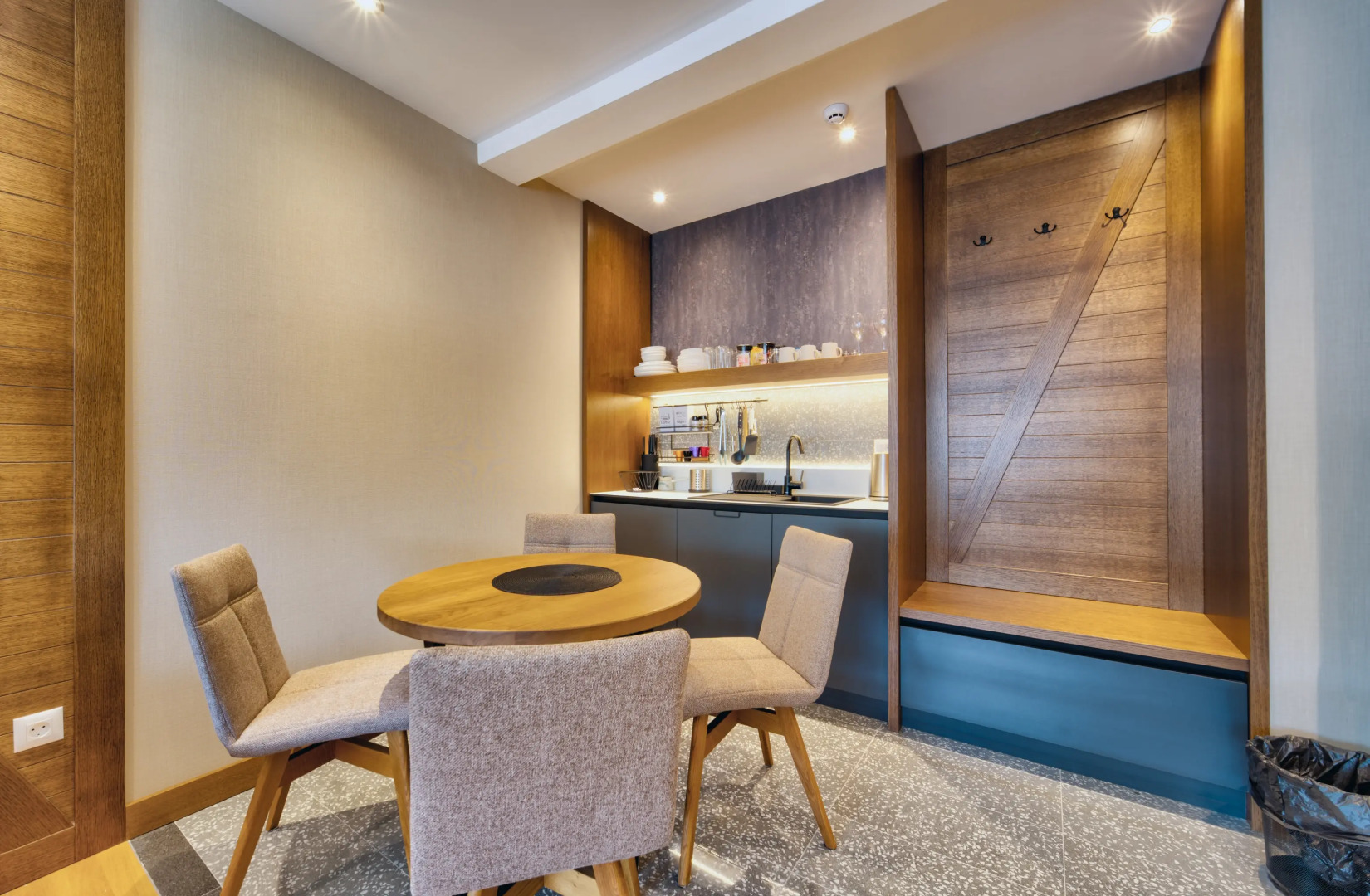 Modern Mountain CENTRAL 17 + parking Apartments