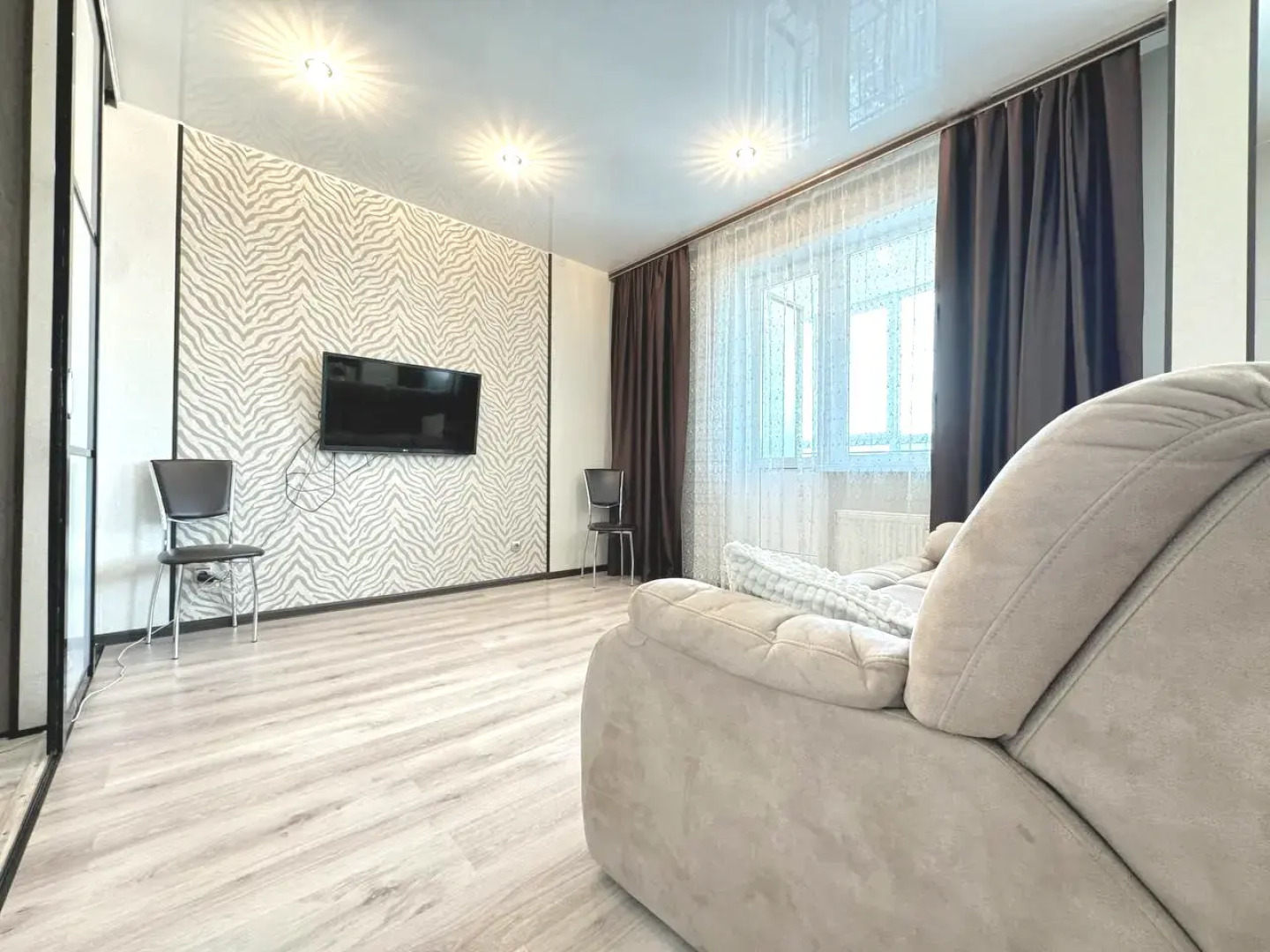 Квартира двухкомнатная с видом на реку на Притомском рядом с Кузбасс-Арена