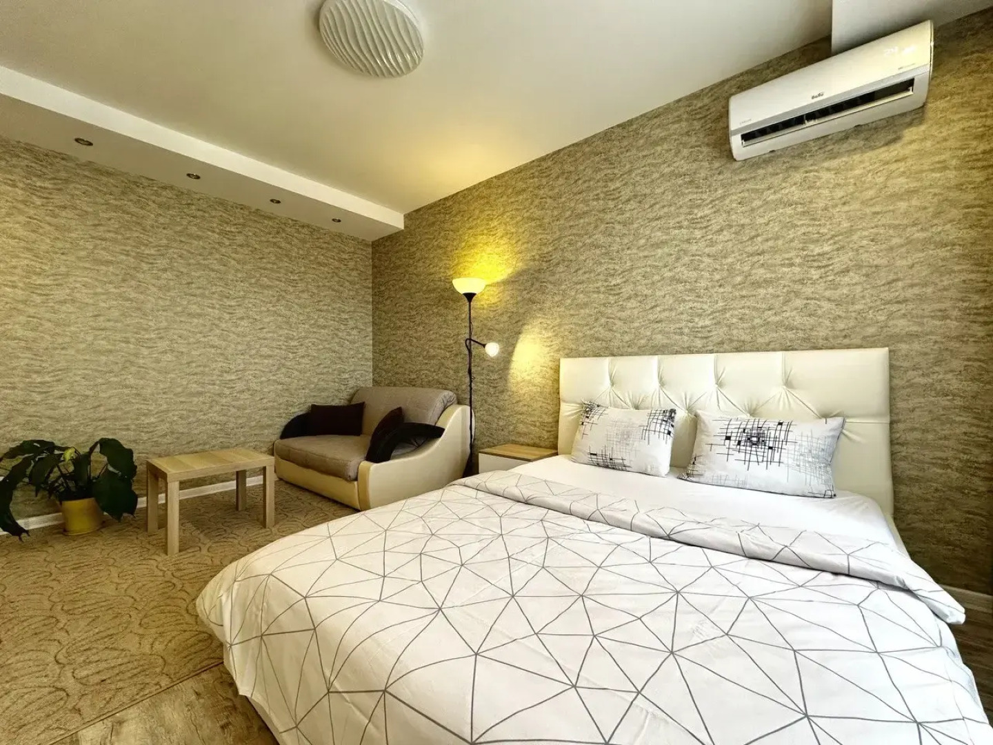 Апартаменты на улице Маршала Устинова д.1