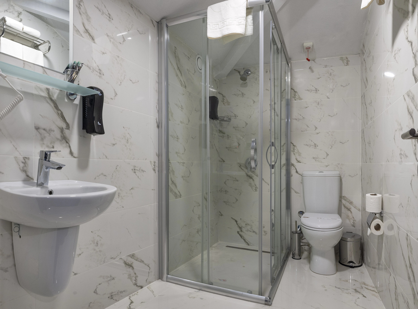 Отель Bossuite Business