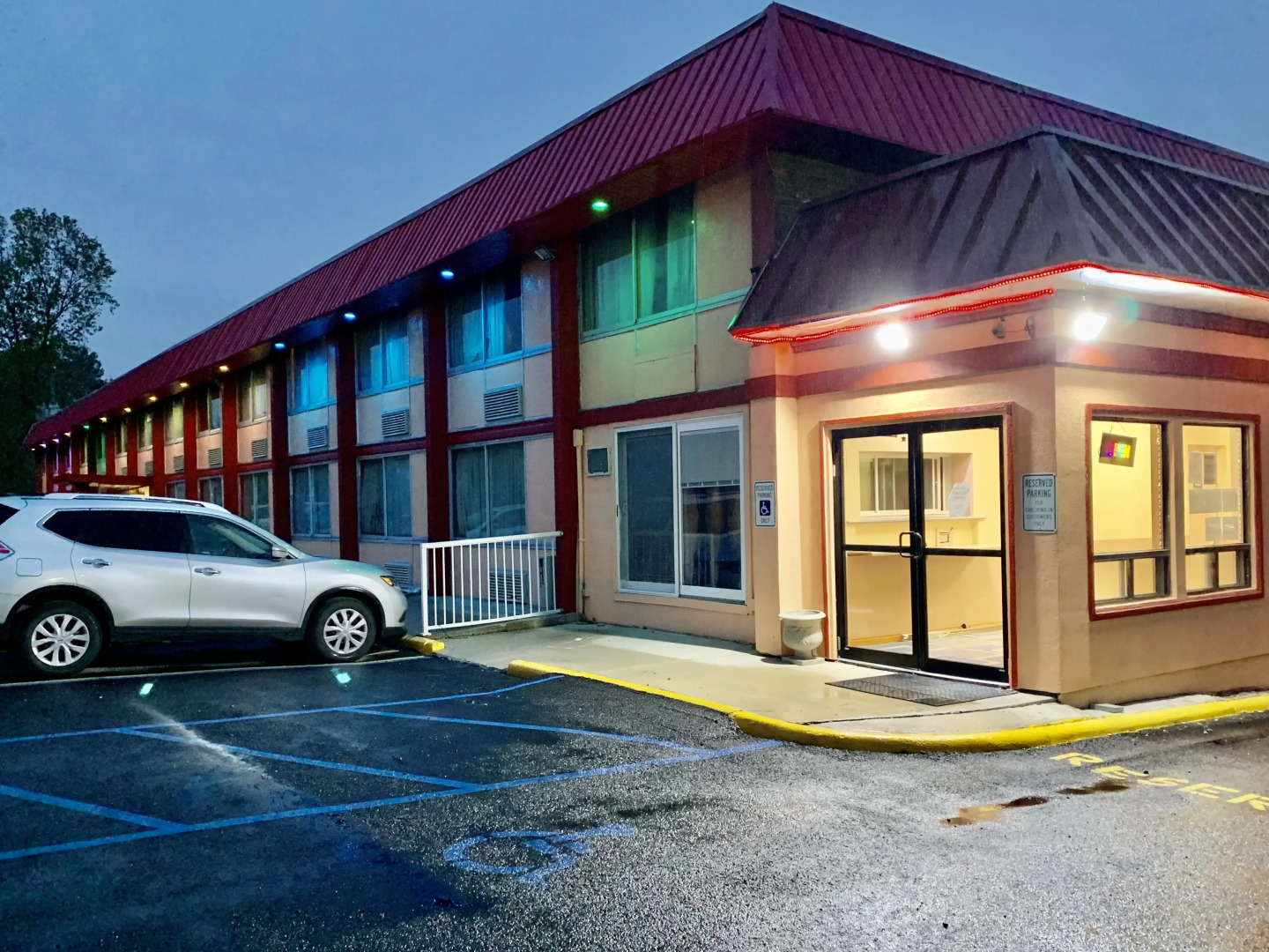 Отель Red carpet Inn & Suites