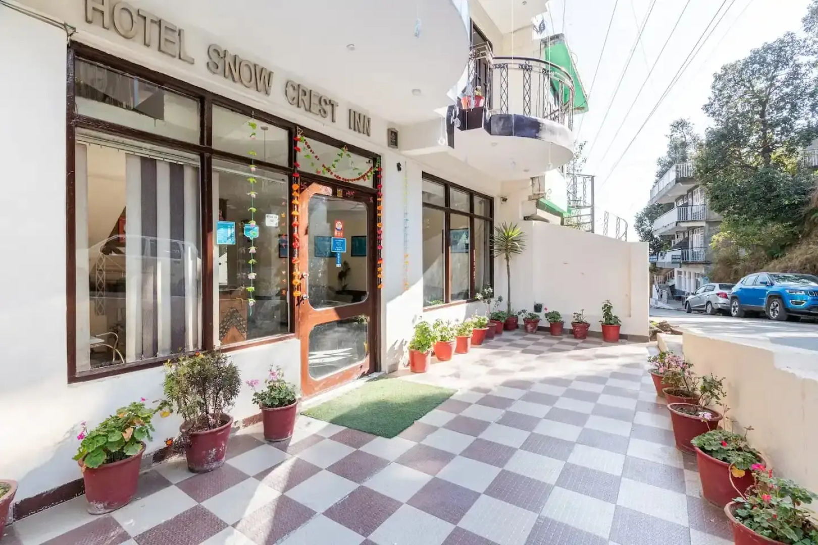 Отель Snow Crest Inn