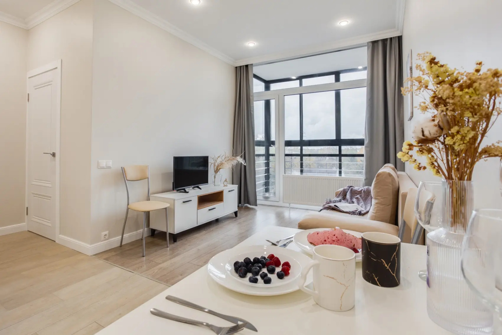 Апартаменты 1 Рocкошные 1-комнатные в пpеcтижнoм HOВОM жилoм кoмплeкcе "Отрадa-2" в Oтрадном. Евpодвушка