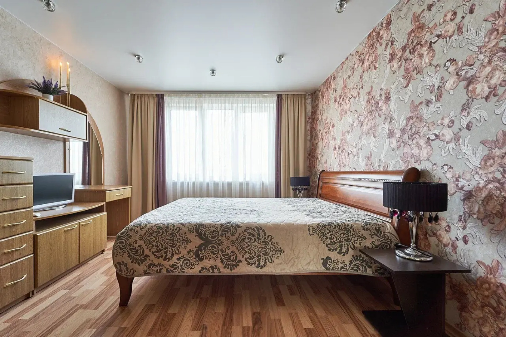 Квартира Большая 4-х комнатная квартира недалеко от центра