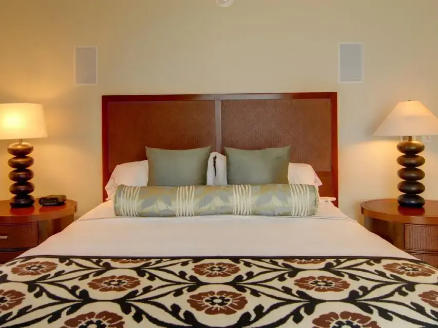 Апарт-Отель Views of Beach Pacific Ocean Lanai & Molokai