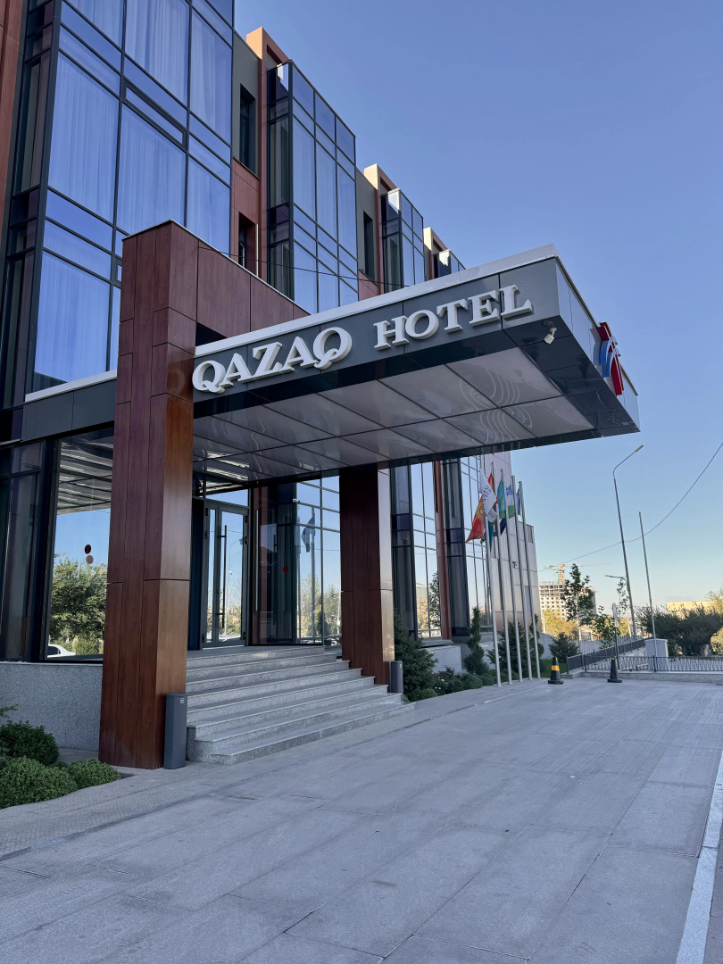 Отель Qazaq Premium