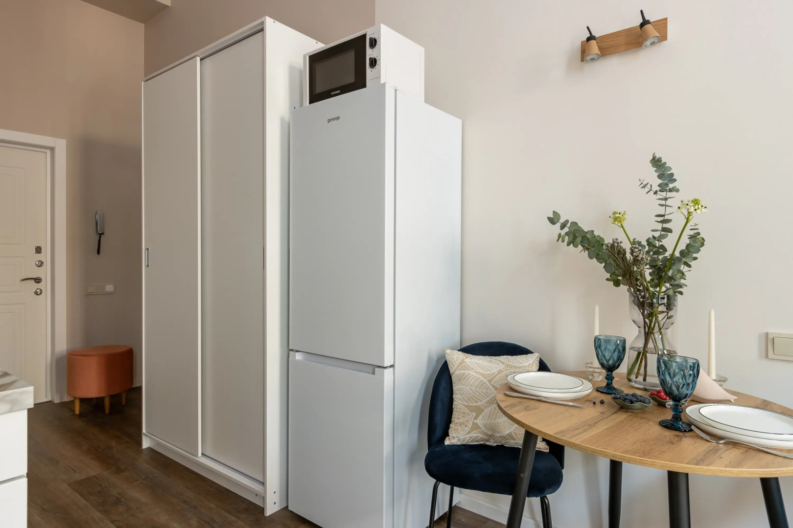 Апартаменты Beige apartment in a historic building in the city center