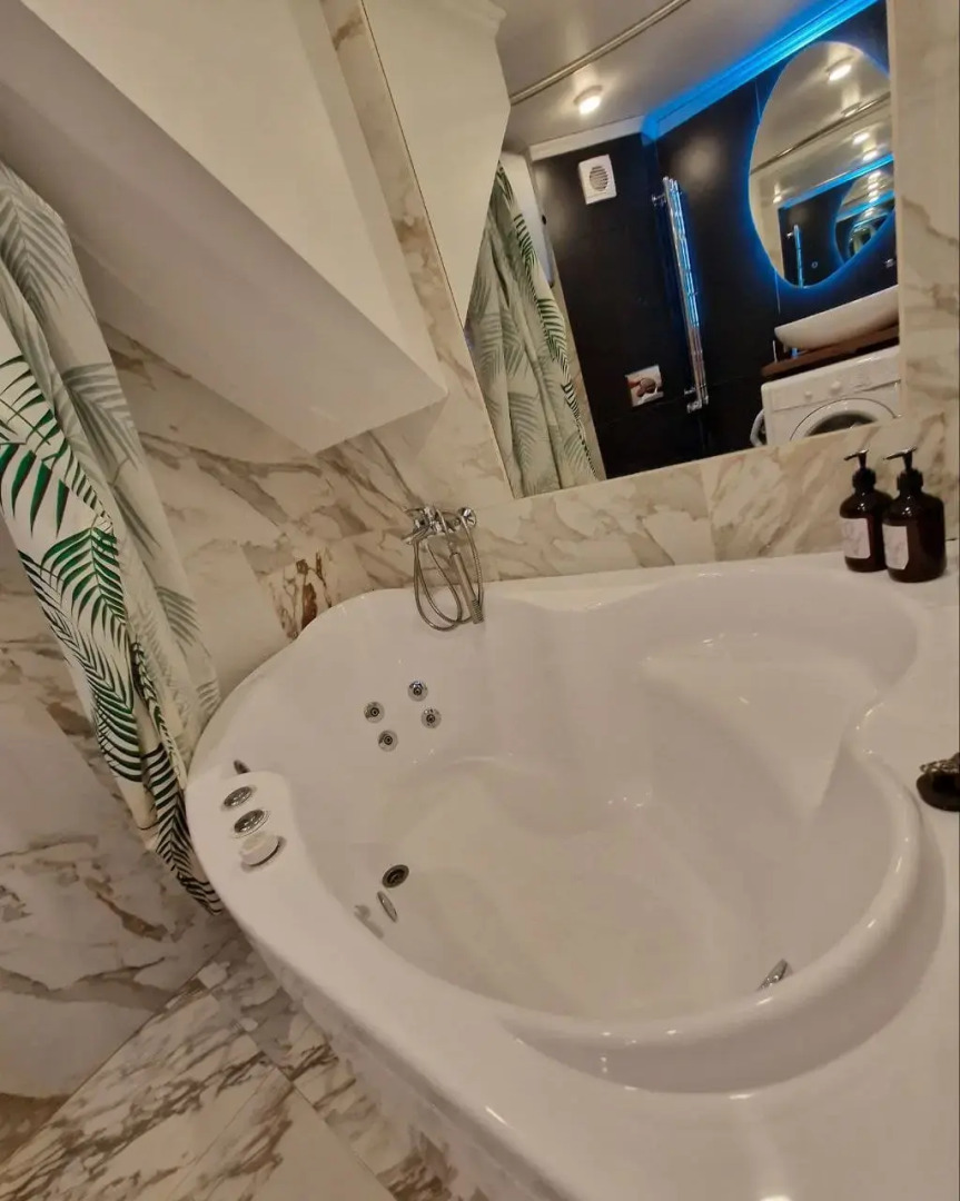 Апартаменты ZenApart с джакузи и камином