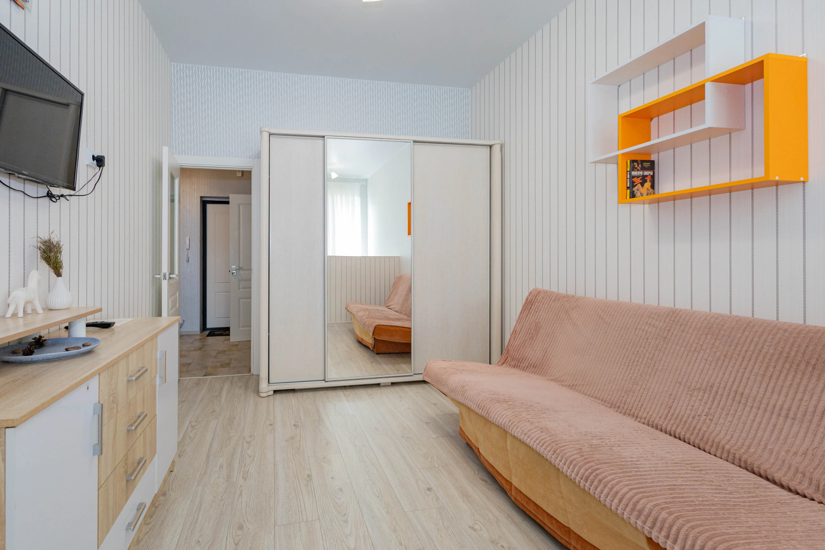 Апартаменты новые и комфортные возле красивого озера