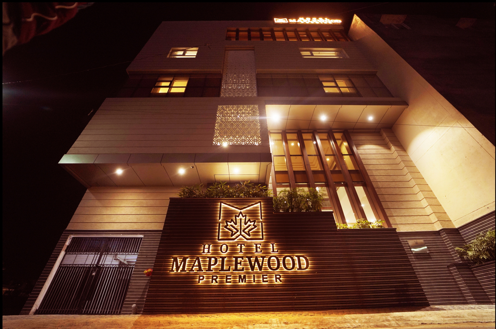 Отель Maplewood Premier