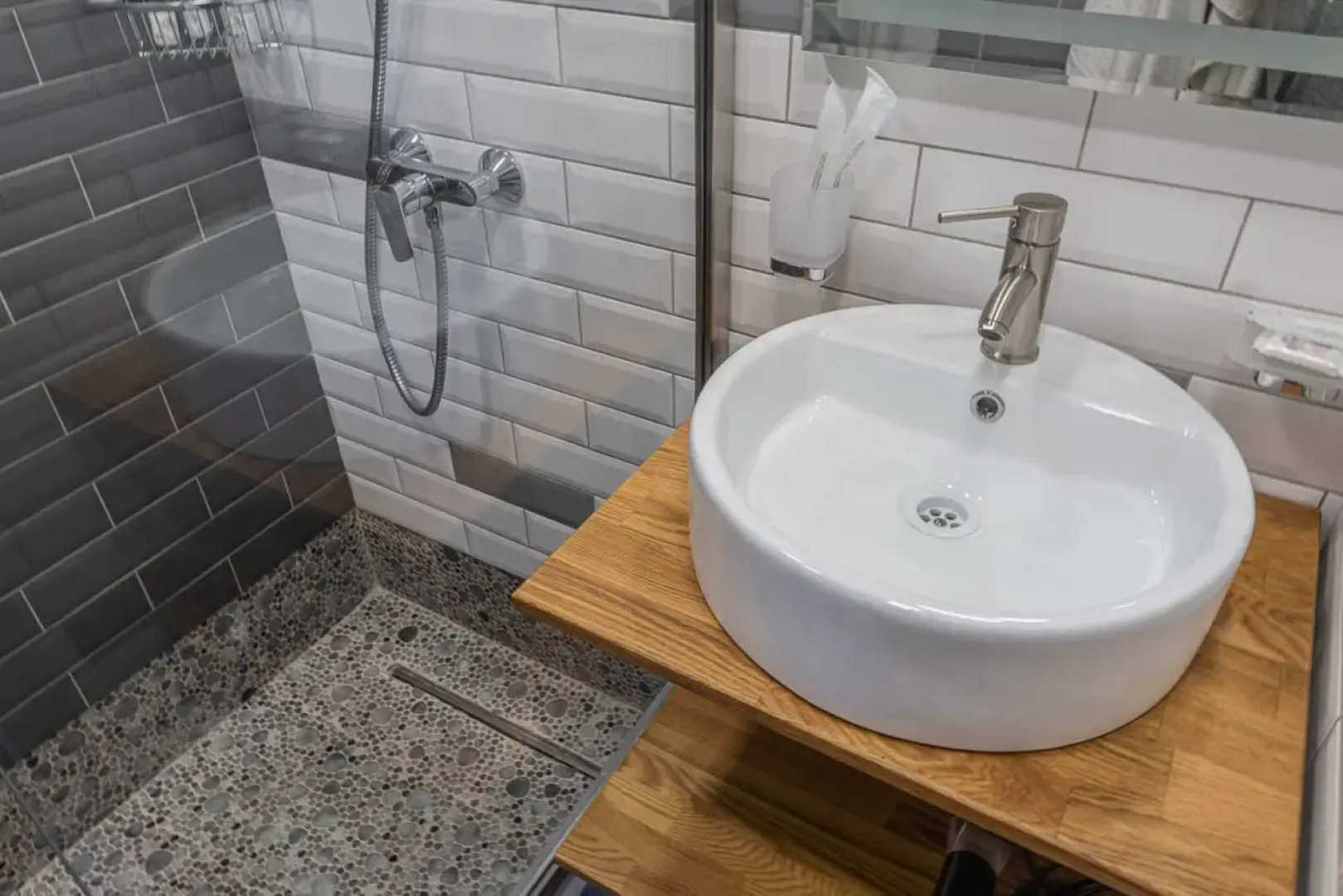 Отель Шепот