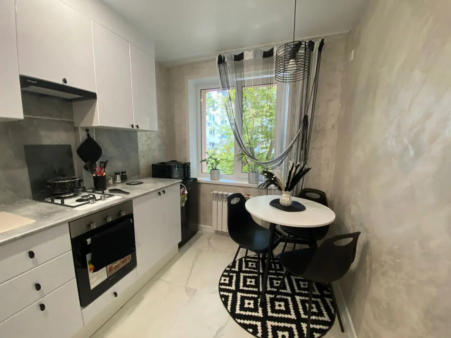 Квартира с замиакулькасами