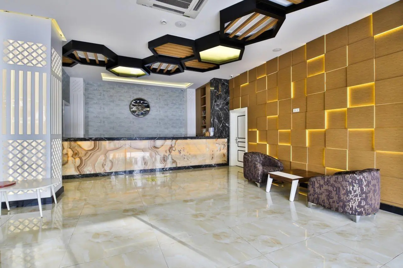Opia Hotel
