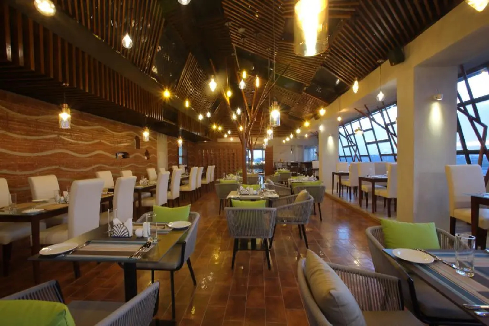 Отель Empyrean Dhaka City Centre