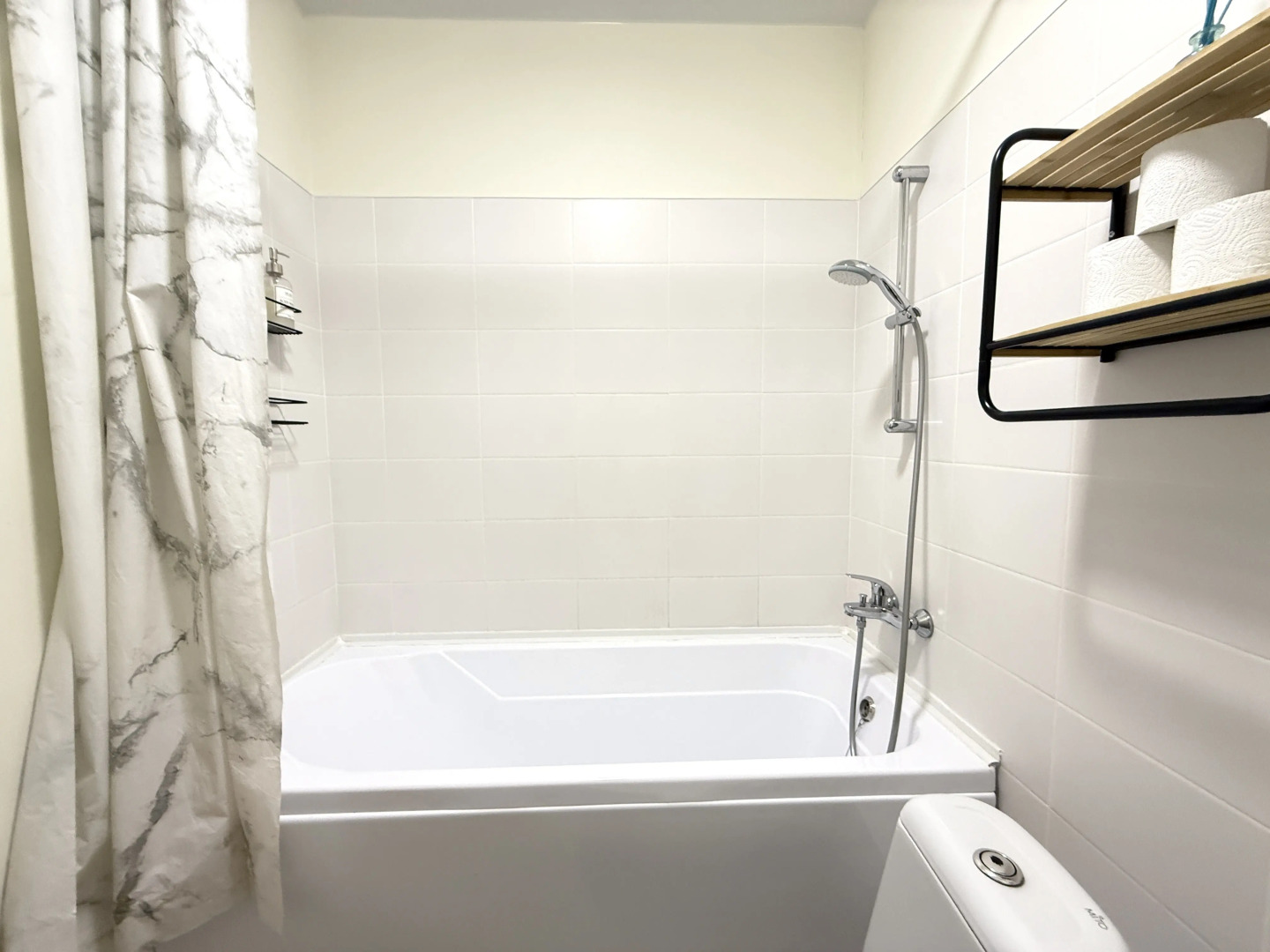 Апартаменты Элитные на берегу реки Тура с видом на Мост Влюбленных