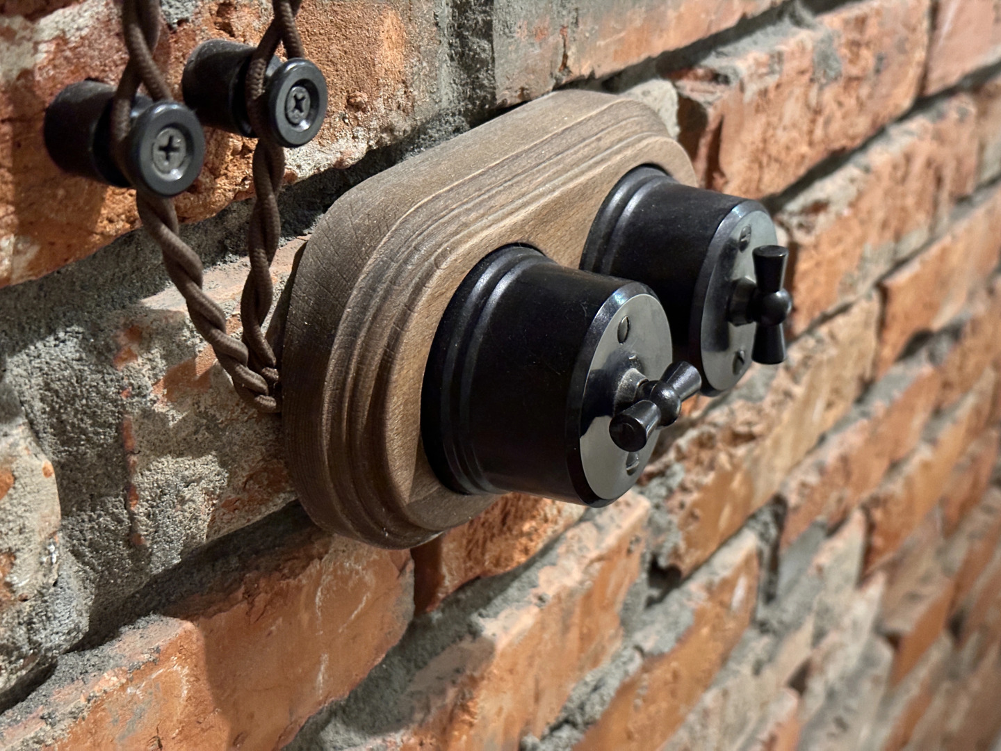 Частный дом гнѣздо с камином и двумя спальнями