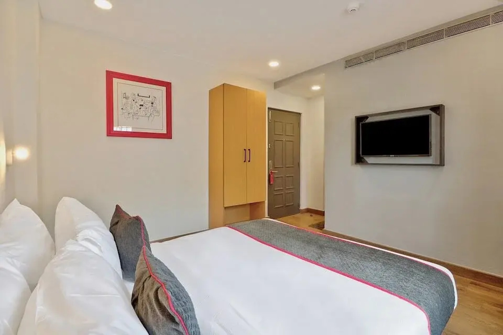 Отель Consulate By Book Meri