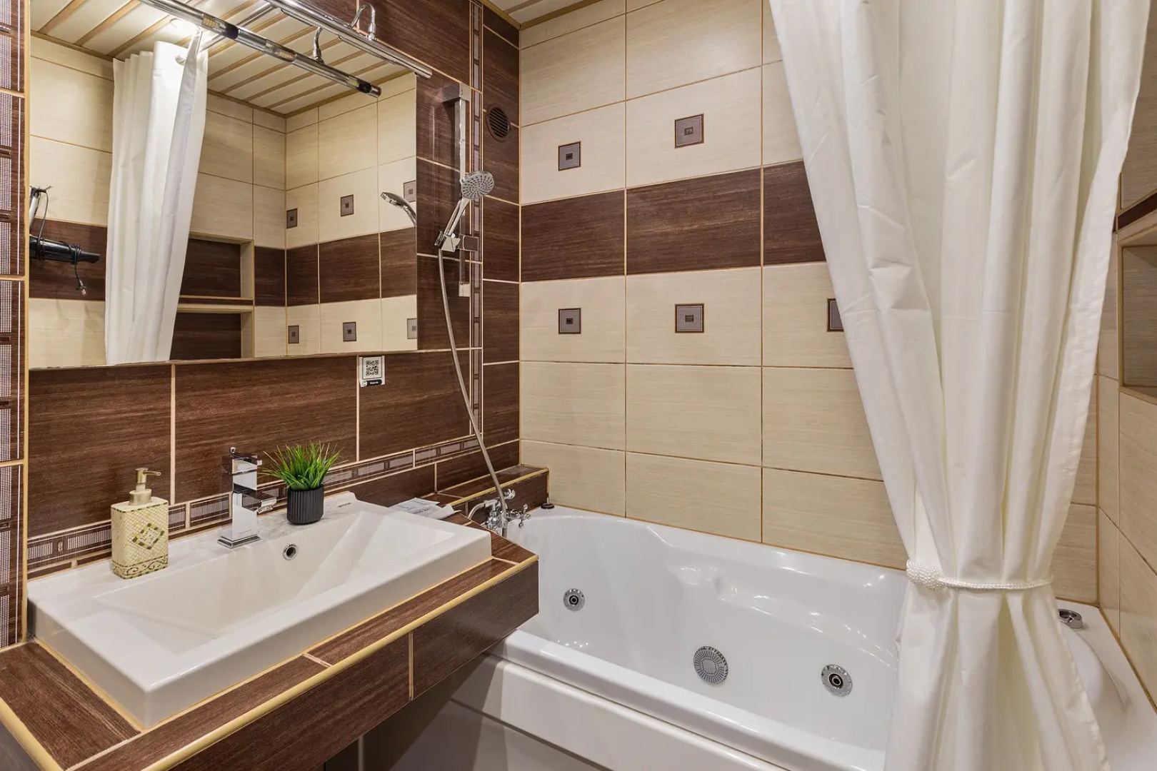 Апартаменты J&N Apartments Двухкомнатные с гидромассажной ванной Советская 10