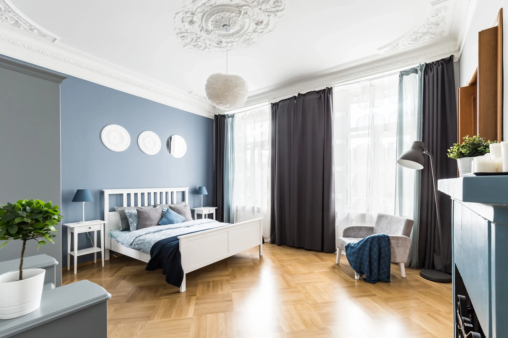 Апартаменты Avenue 180 кв.м с видом на Большую Конюшенную Улицу и Церковь Петра и Павла