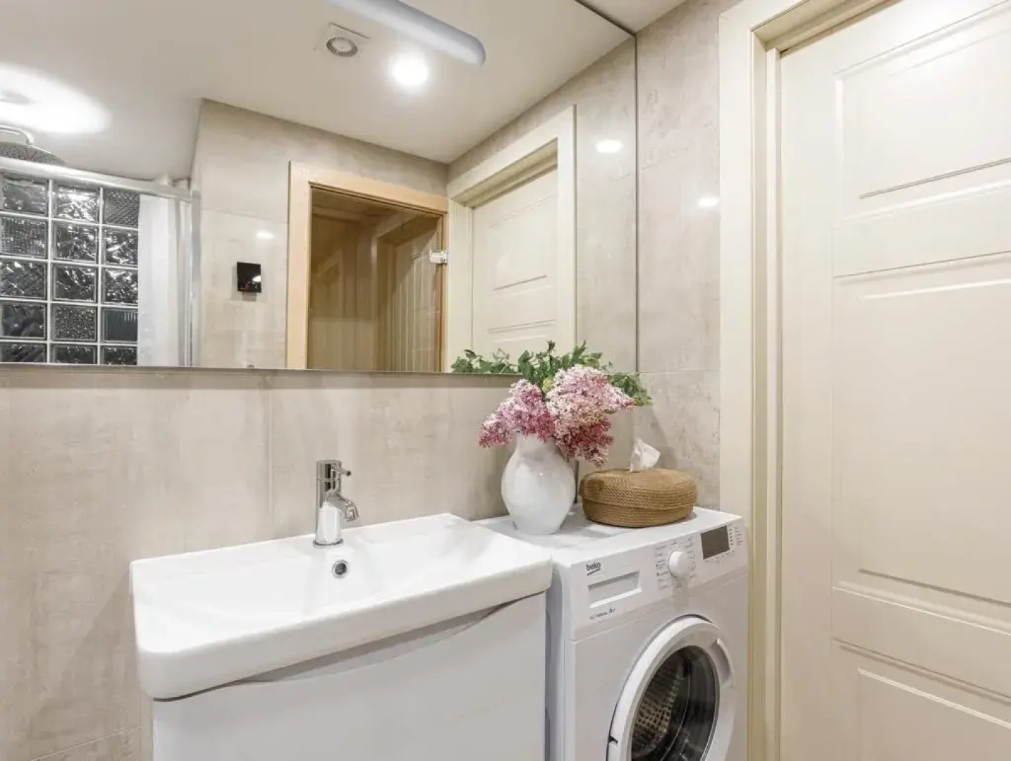 Квартира Двухуровневая Студия в Центре с Сауной