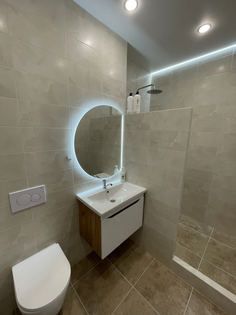 Квартира с проектором у метро в новом доме