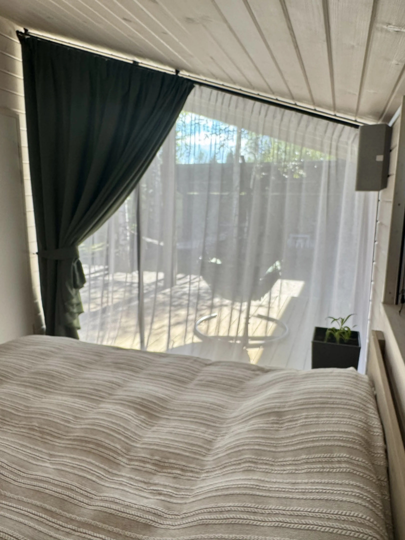 Частный Дом с Верандой в Лесу