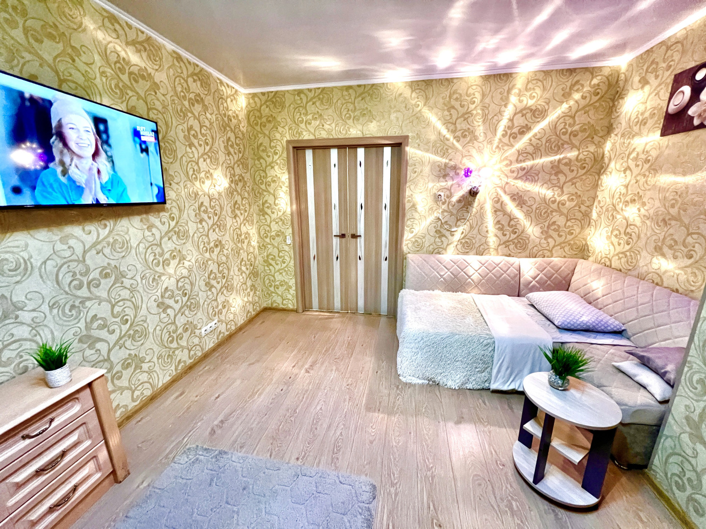 Апартаменты двухкомнатные в Центре Города на 5 этаже (рядом с набережной р. Волга) у ул. Арцыбушевская, 204