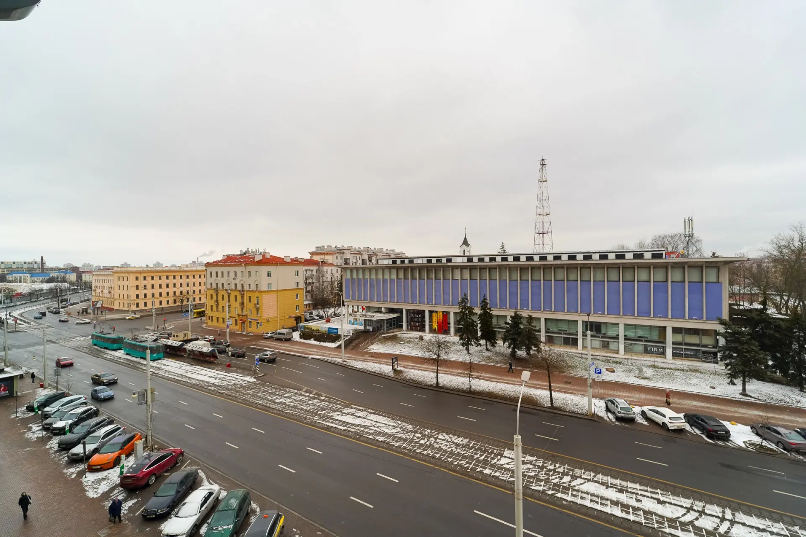 Квартира Просторная 3-комнатная в Центре Возле Метро
