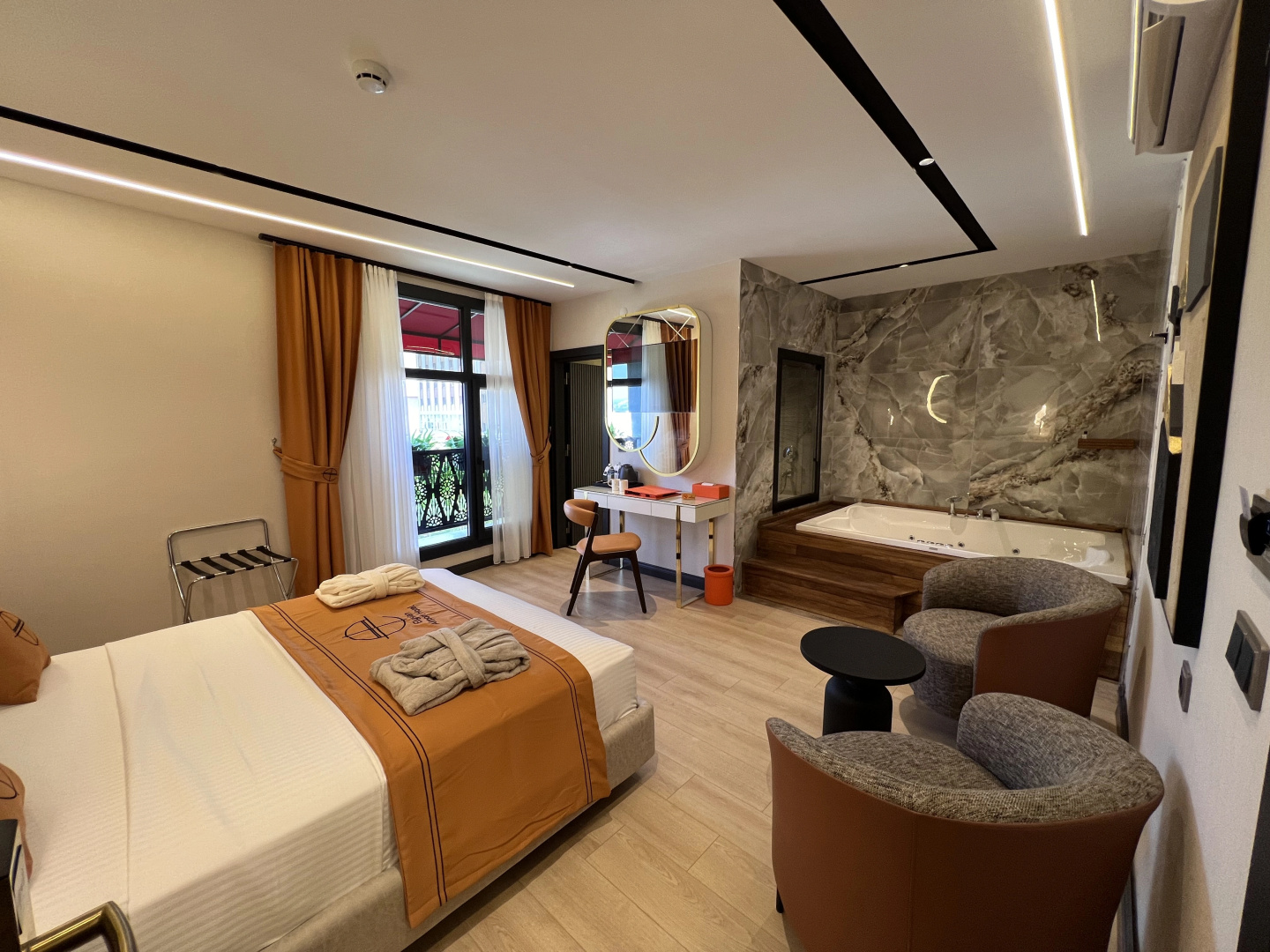 Hotel Elysian Airport