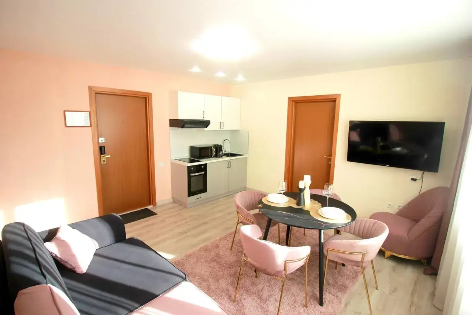 Апартаменты - номер Четыре в Апарт-комплексе Виктория