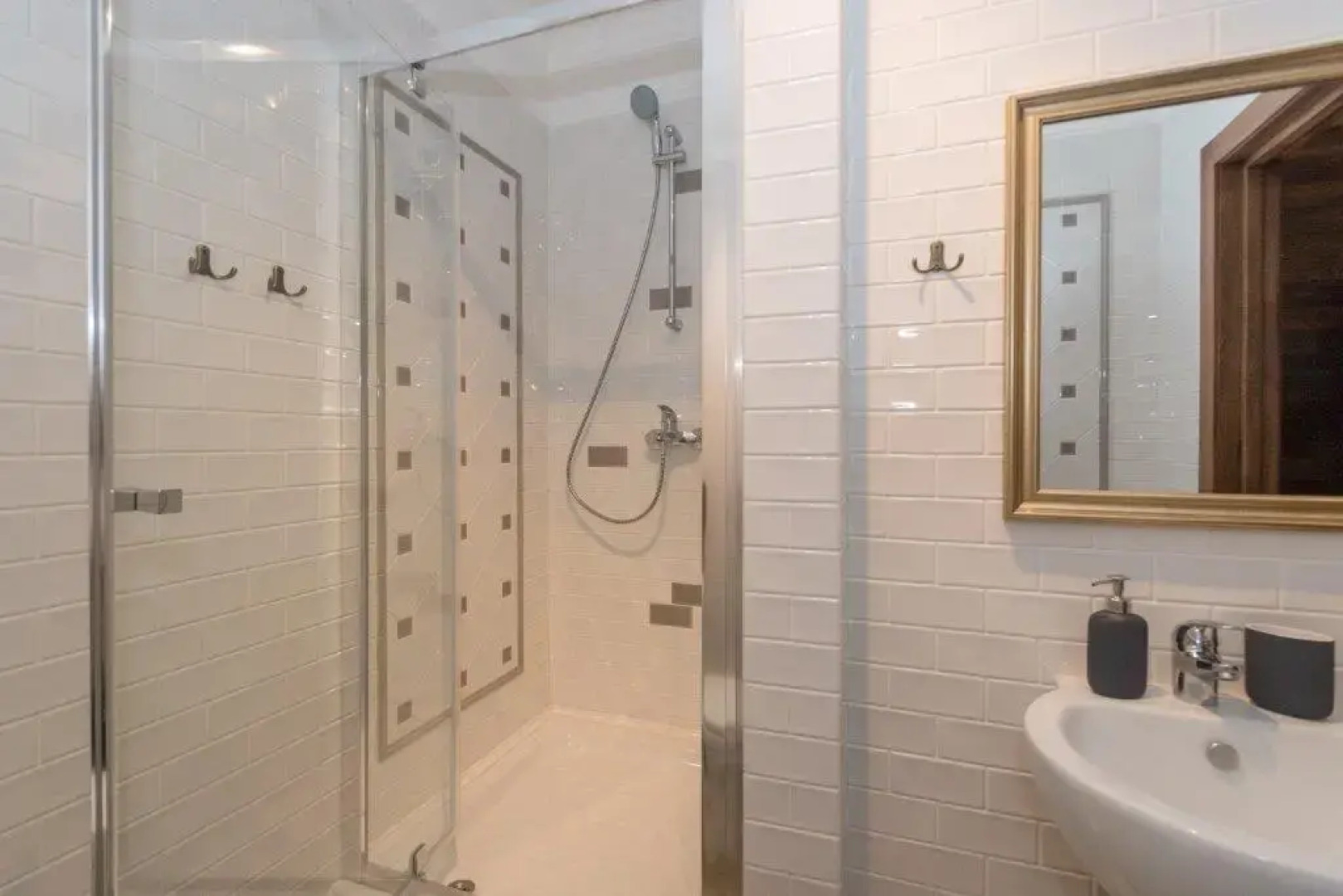 Апартаменты в Центре Города у Нарымского Сквера 1