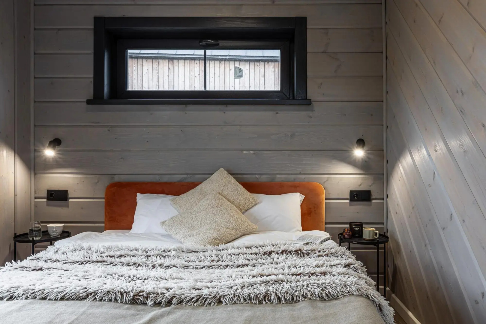 Частный Дом Среди Зимнего Леса с Панорамными Окнами