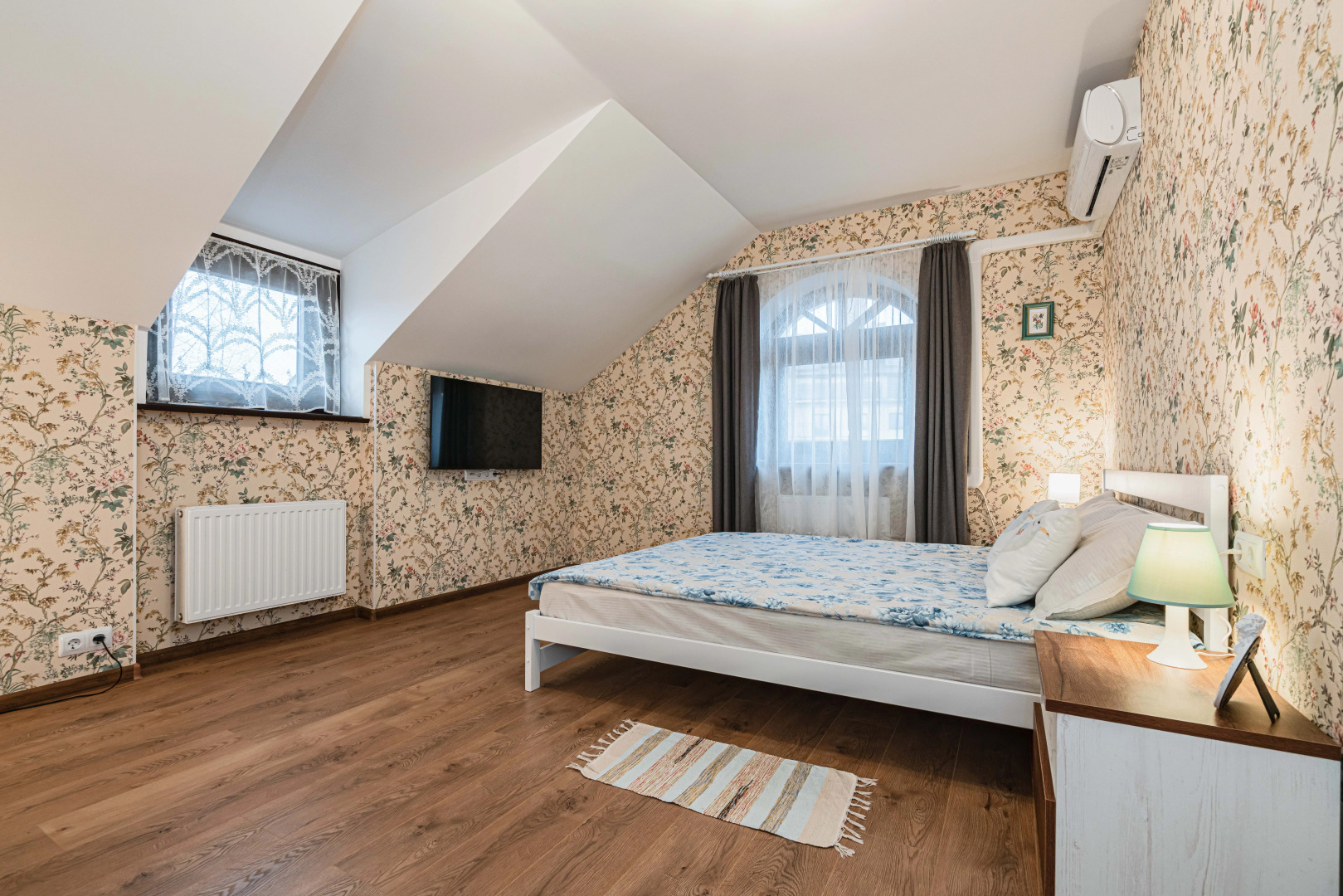 Квартира Трехкомнатная Московская 12