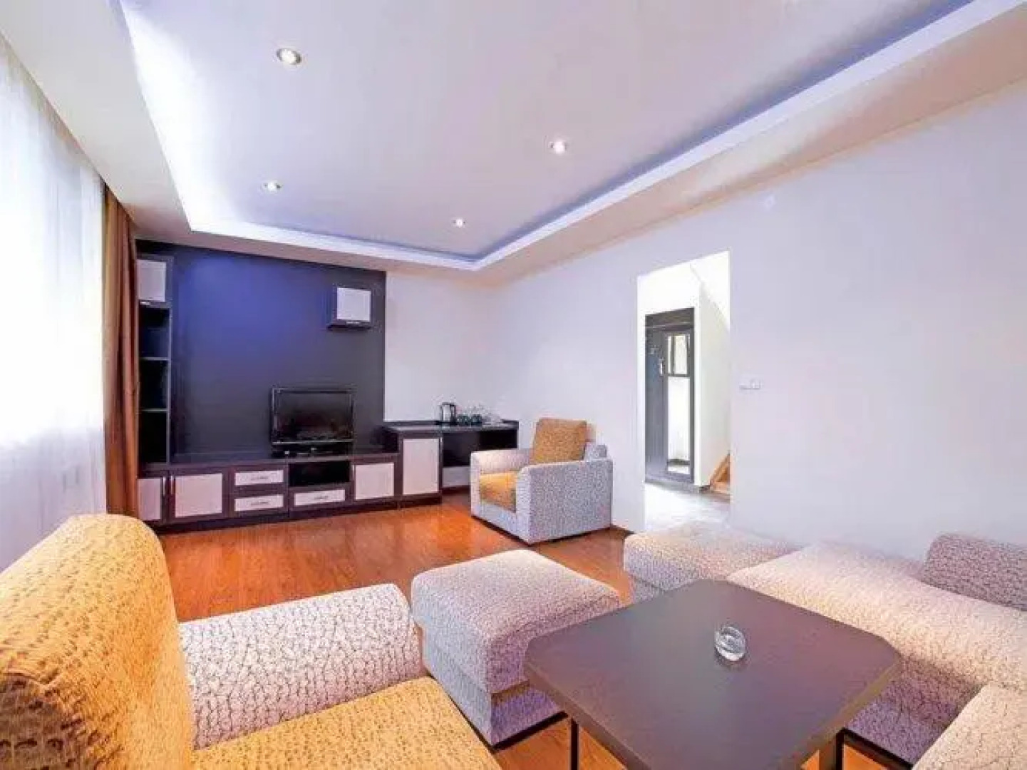 Курортный отель Ani