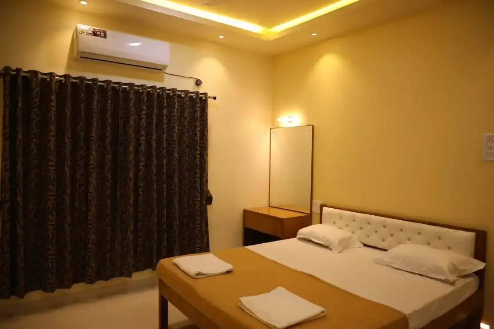 Отель Matruchaya Residency