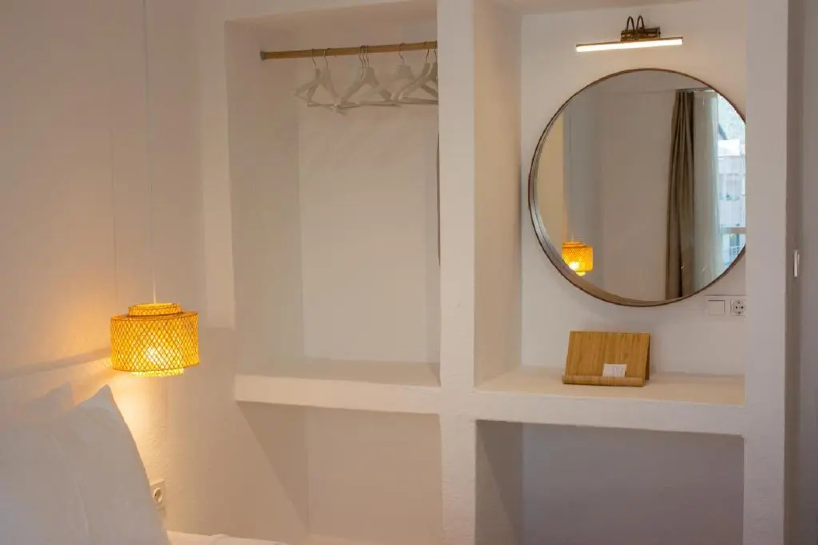 Отель Aloha Suites