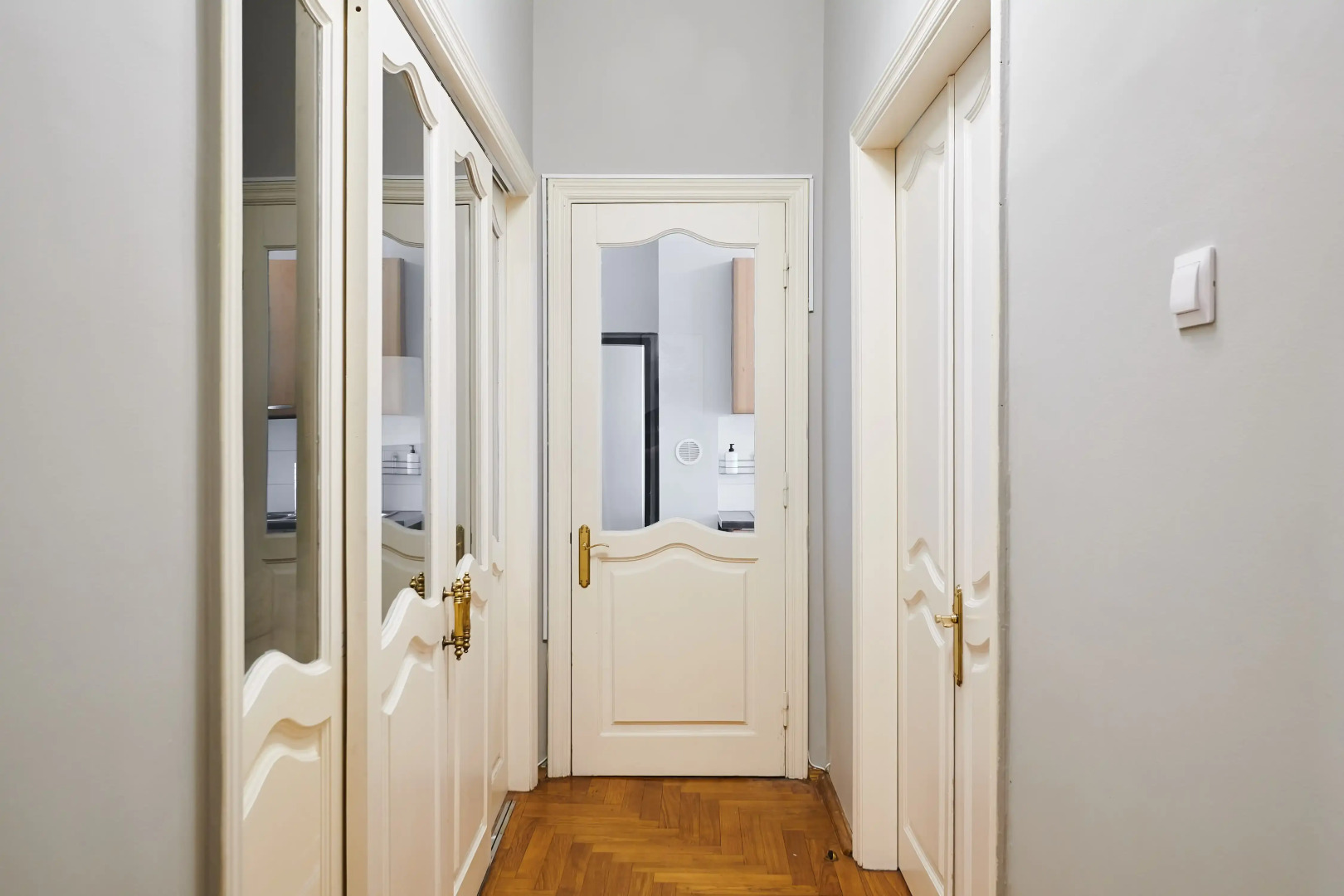 Квартира GM Apartments Шикарная Пятёрка с домашним кинотеатром